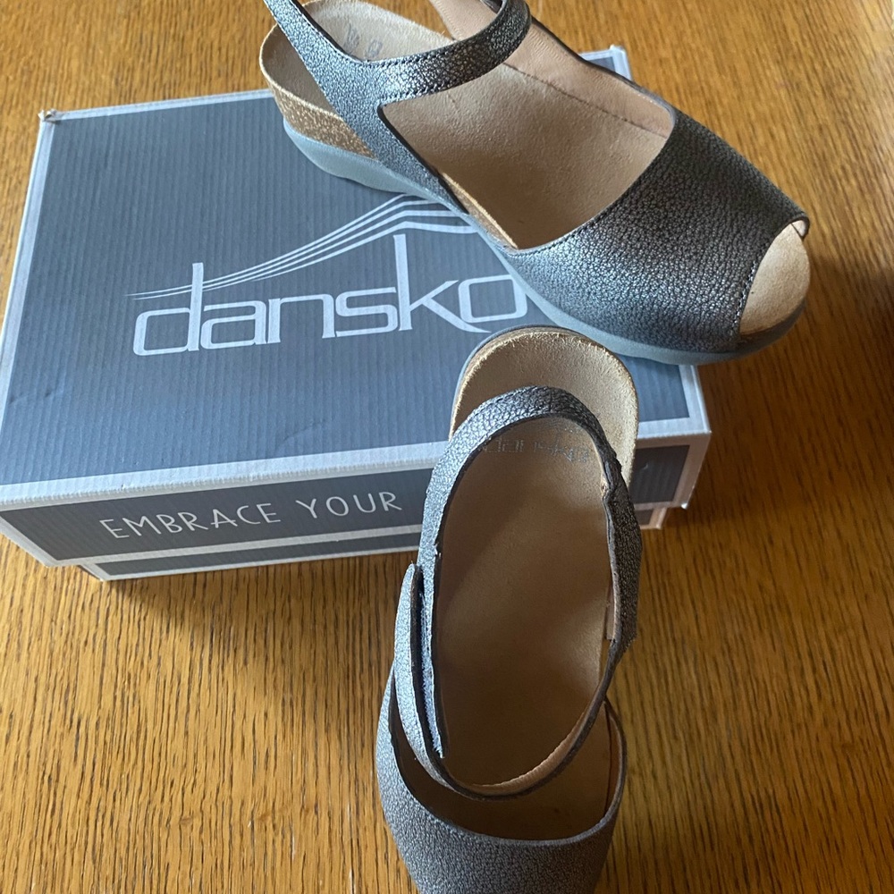 Dansko Gray Sandals with Sturdy Sole and Peep-Toe
